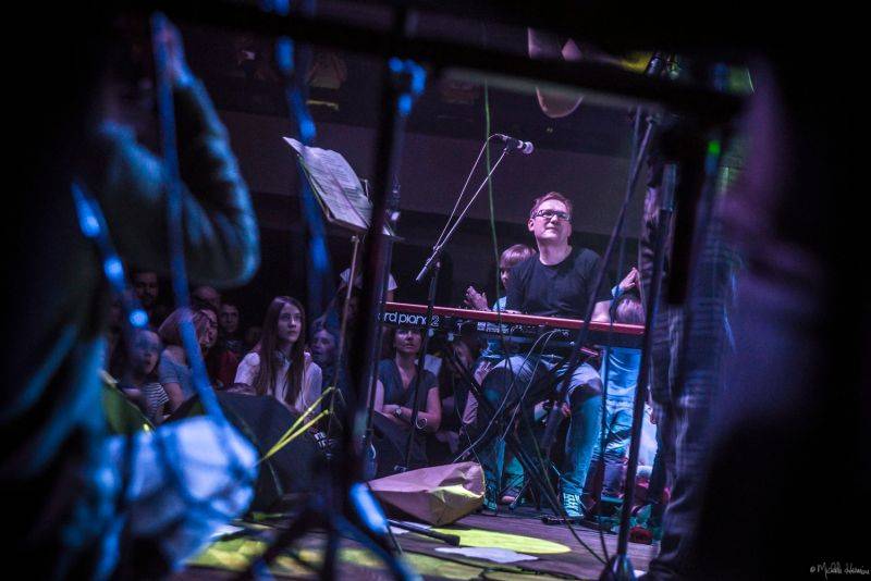 Planety spojily děti a dospělé v pražském Lucerna Music Baru