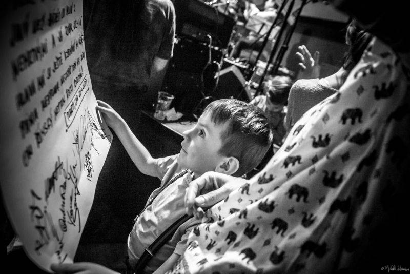 Planety spojily děti a dospělé v pražském Lucerna Music Baru