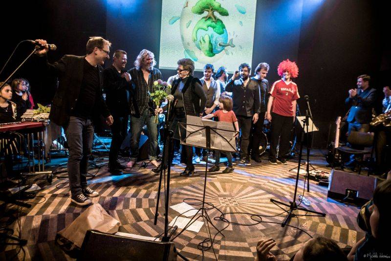 Planety spojily děti a dospělé v pražském Lucerna Music Baru