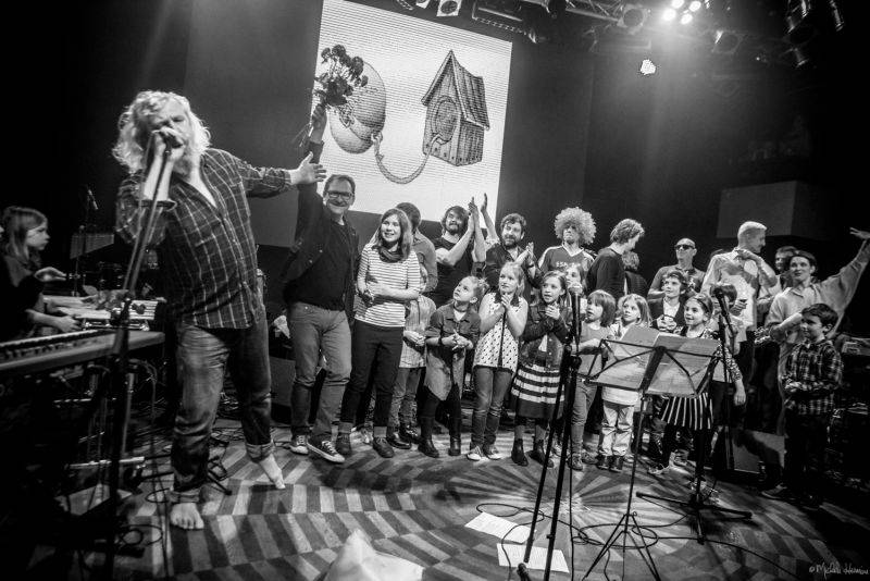 Planety spojily děti a dospělé v pražském Lucerna Music Baru