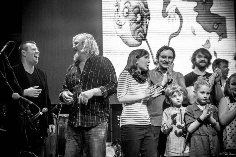Planety spojily děti a dospělé v pražském Lucerna Music Baru