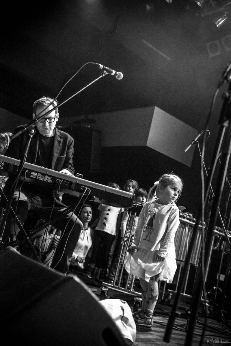 Planety spojily děti a dospělé v pražském Lucerna Music Baru