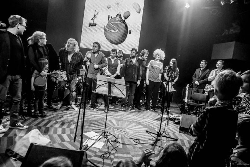 Planety spojily děti a dospělé v pražském Lucerna Music Baru