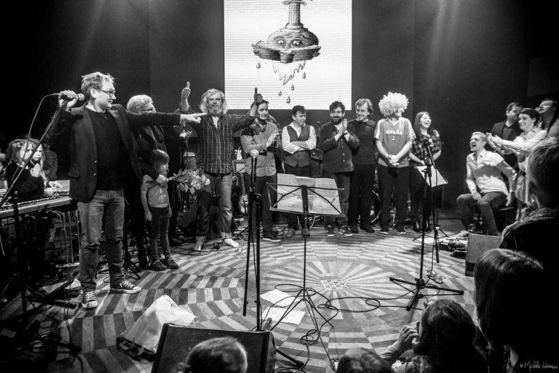 Planety spojily děti a dospělé v pražském Lucerna Music Baru