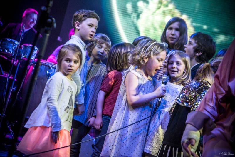 Planety spojily děti a dospělé v pražském Lucerna Music Baru