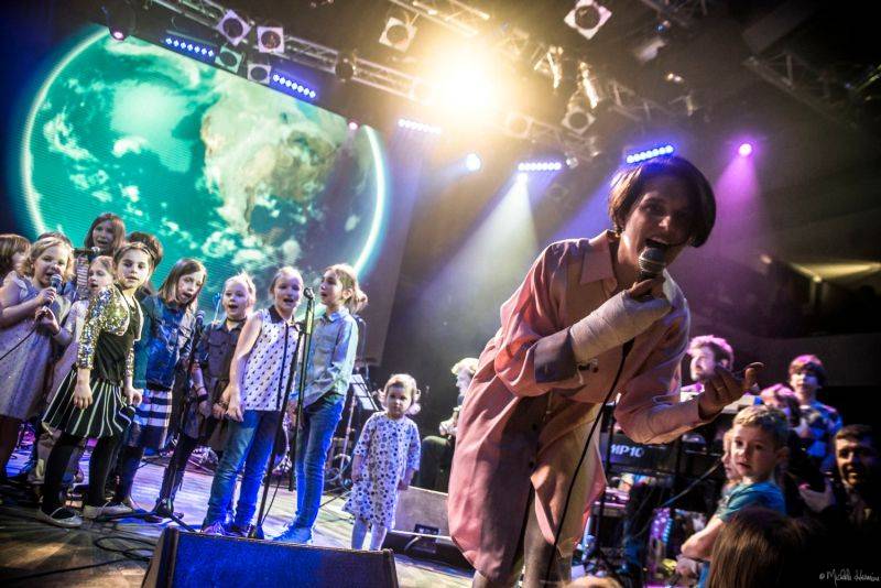 Planety spojily děti a dospělé v pražském Lucerna Music Baru