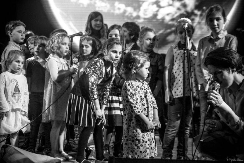 Planety spojily děti a dospělé v pražském Lucerna Music Baru