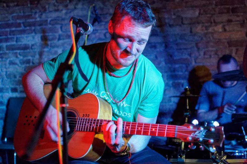 Wohnout potěšili akustickým koncertem i pražské publikum