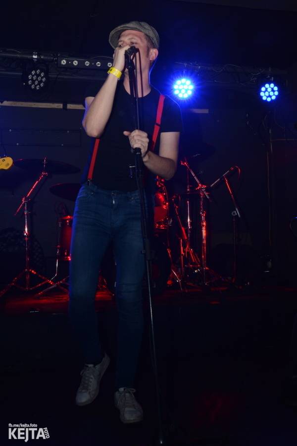 Punkový mejdan ve Stormu: E!E oslavili 30 let, dorazili i Nežfaleš a The Fialky