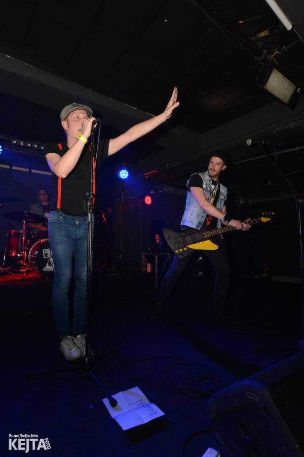 Punkový mejdan ve Stormu: E!E oslavili 30 let, dorazili i Nežfaleš a The Fialky