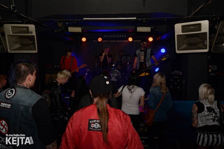 Punkový mejdan ve Stormu: E!E oslavili 30 let, dorazili i Nežfaleš a The Fialky