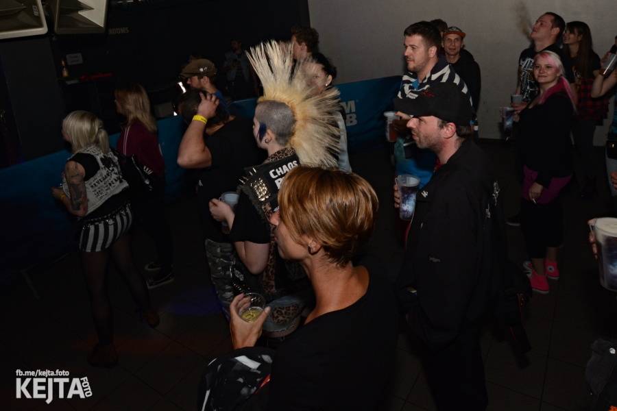 Punkový mejdan ve Stormu: E!E oslavili 30 let, dorazili i Nežfaleš a The Fialky