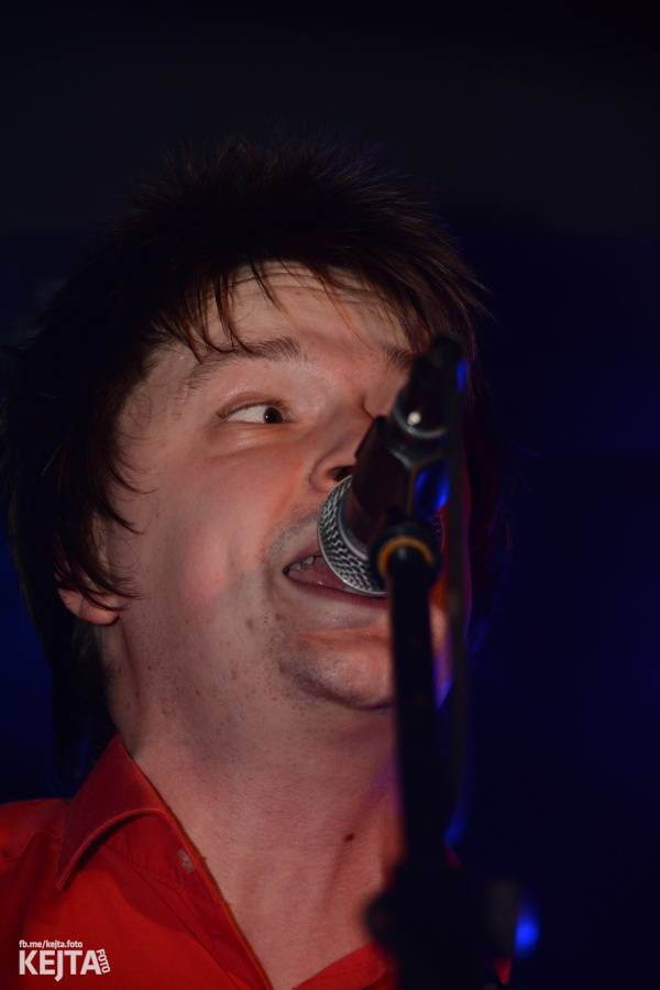 Punkový mejdan ve Stormu: E!E oslavili 30 let, dorazili i Nežfaleš a The Fialky