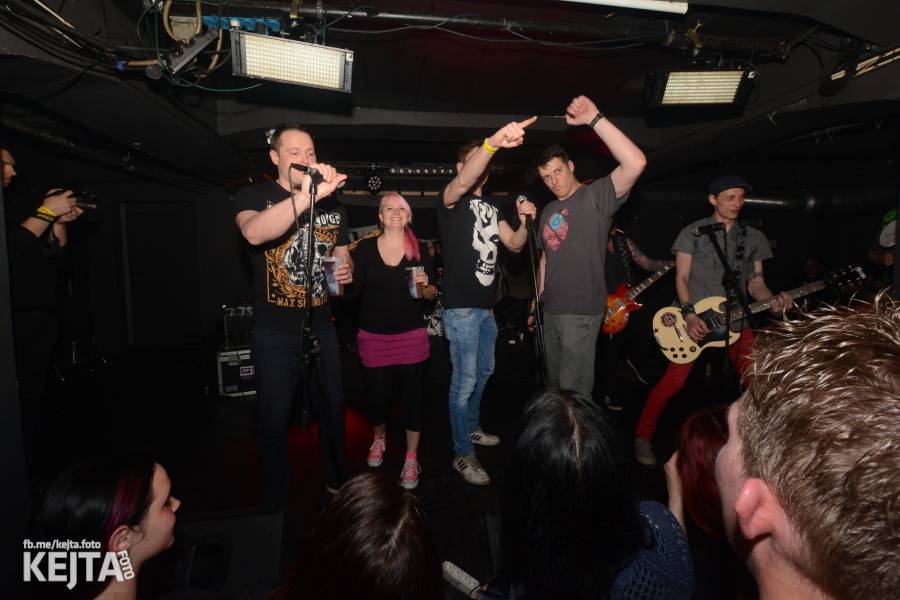 Punkový mejdan ve Stormu: E!E oslavili 30 let, dorazili i Nežfaleš a The Fialky