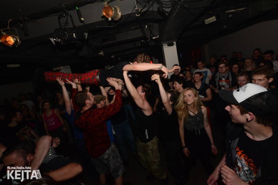 Punkový mejdan ve Stormu: E!E oslavili 30 let, dorazili i Nežfaleš a The Fialky