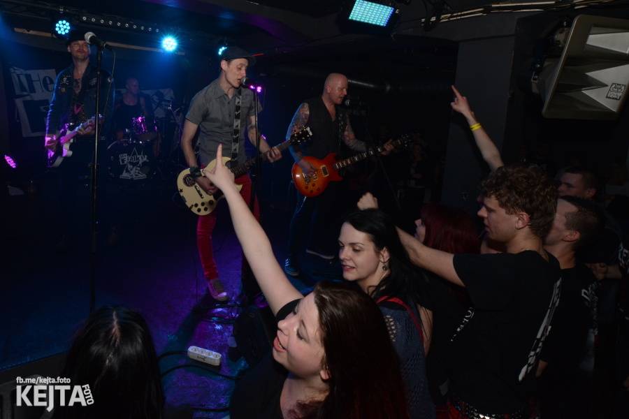 Punkový mejdan ve Stormu: E!E oslavili 30 let, dorazili i Nežfaleš a The Fialky