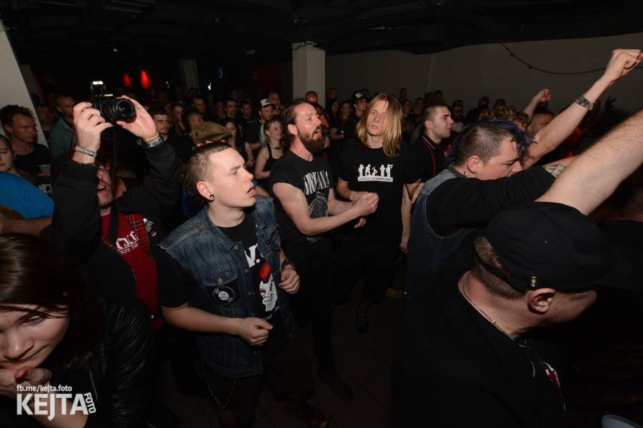 Punkový mejdan ve Stormu: E!E oslavili 30 let, dorazili i Nežfaleš a The Fialky