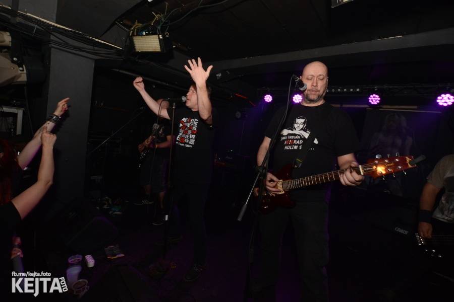 Punkový mejdan ve Stormu: E!E oslavili 30 let, dorazili i Nežfaleš a The Fialky