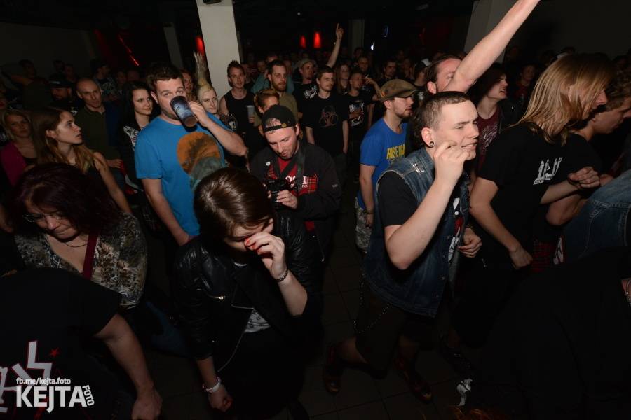 Punkový mejdan ve Stormu: E!E oslavili 30 let, dorazili i Nežfaleš a The Fialky