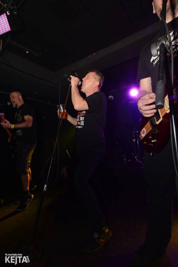 Punkový mejdan ve Stormu: E!E oslavili 30 let, dorazili i Nežfaleš a The Fialky