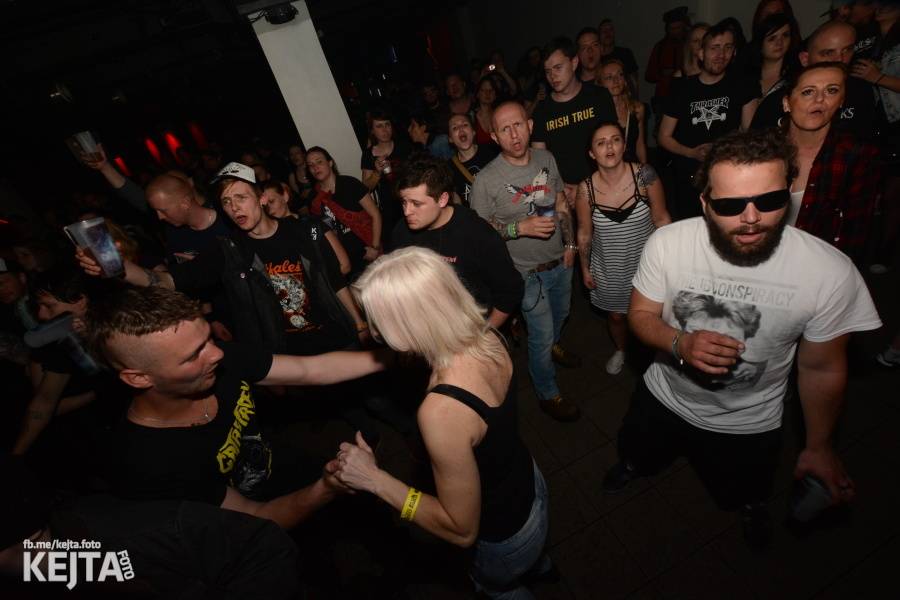 Punkový mejdan ve Stormu: E!E oslavili 30 let, dorazili i Nežfaleš a The Fialky