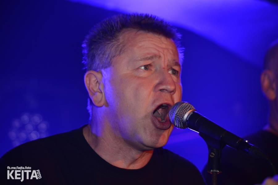 Punkový mejdan ve Stormu: E!E oslavili 30 let, dorazili i Nežfaleš a The Fialky