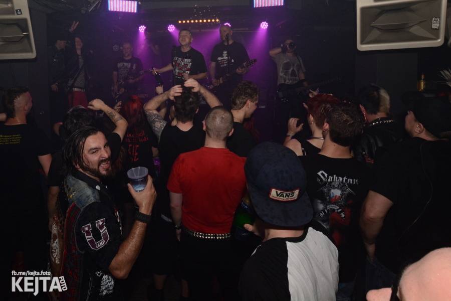 Punkový mejdan ve Stormu: E!E oslavili 30 let, dorazili i Nežfaleš a The Fialky