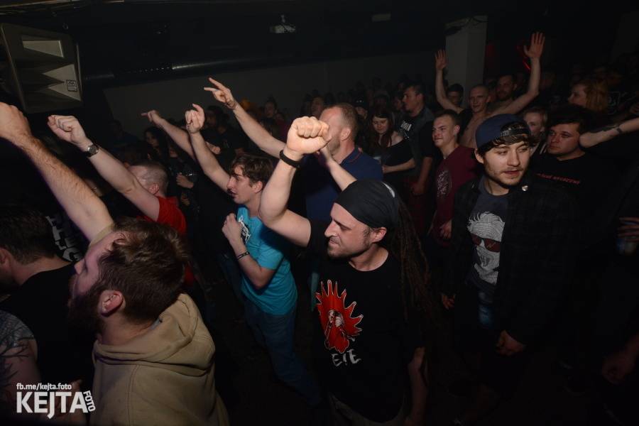Punkový mejdan ve Stormu: E!E oslavili 30 let, dorazili i Nežfaleš a The Fialky