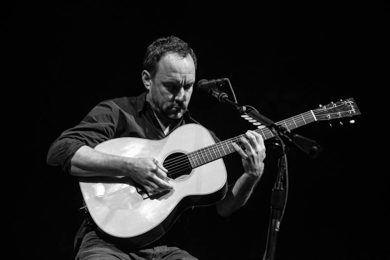 Dave Matthews zahrál s Timem Reynoldsem konečně v Praze. Divákům se omlouval za Trumpa