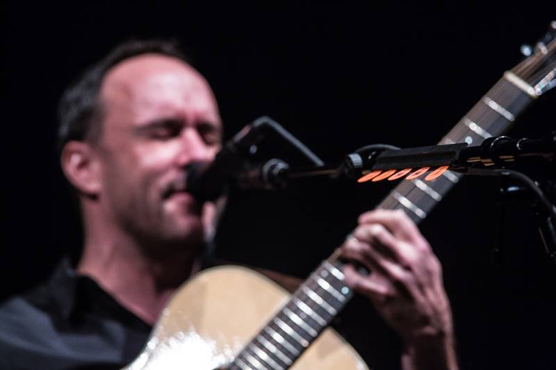 Dave Matthews zahrál s Timem Reynoldsem konečně v Praze. Divákům se omlouval za Trumpa