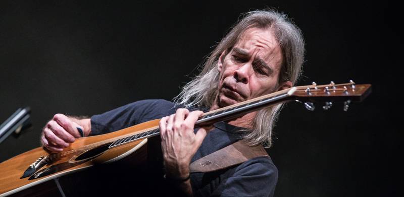 Dave Matthews zahrál s Timem Reynoldsem konečně v Praze. Divákům se omlouval za Trumpa