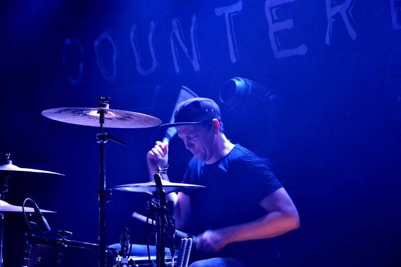 V natřískaném Rock Café udeřily vycházející hvězdy Counterfeit