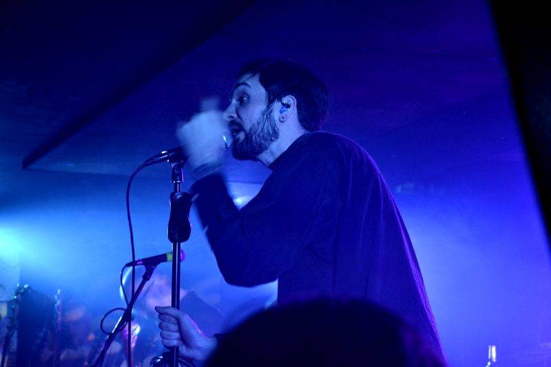 V natřískaném Rock Café udeřily vycházející hvězdy Counterfeit