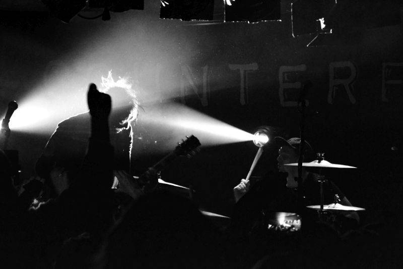 V natřískaném Rock Café udeřily vycházející hvězdy Counterfeit