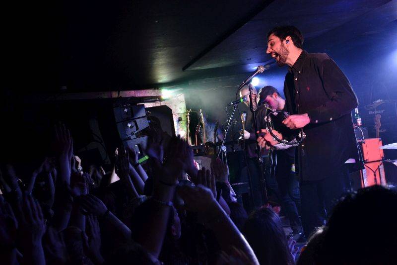 V natřískaném Rock Café udeřily vycházející hvězdy Counterfeit