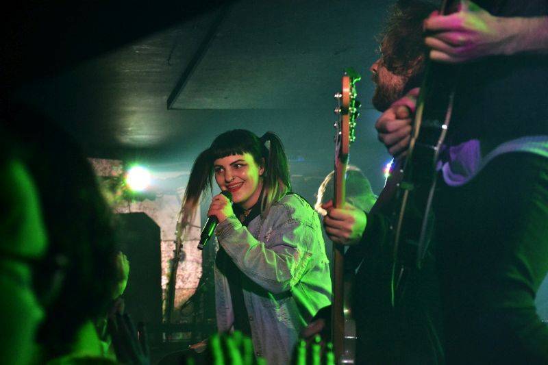 V natřískaném Rock Café udeřily vycházející hvězdy Counterfeit