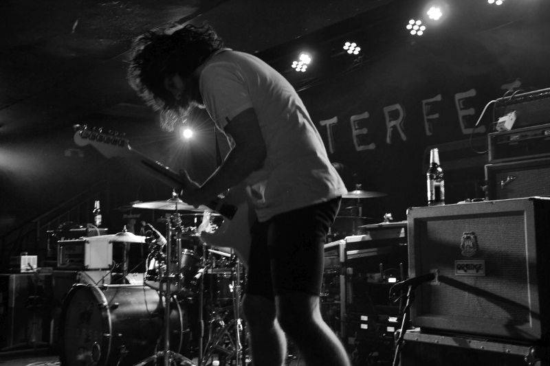 V natřískaném Rock Café udeřily vycházející hvězdy Counterfeit