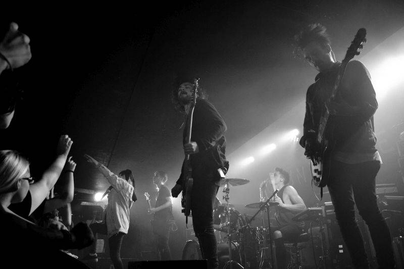 V natřískaném Rock Café udeřily vycházející hvězdy Counterfeit