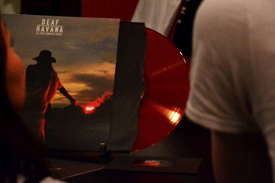 Deaf Havana v Praze: V Rock Café se před deštěm schovali příznivci řízných kytar