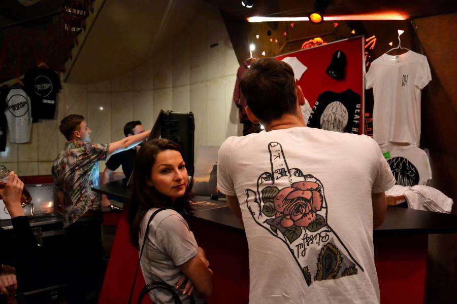 Deaf Havana v Praze: V Rock Café se před deštěm schovali příznivci řízných kytar