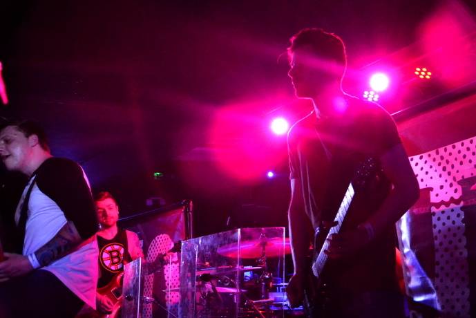 Deaf Havana v Praze: V Rock Café se před deštěm schovali příznivci řízných kytar