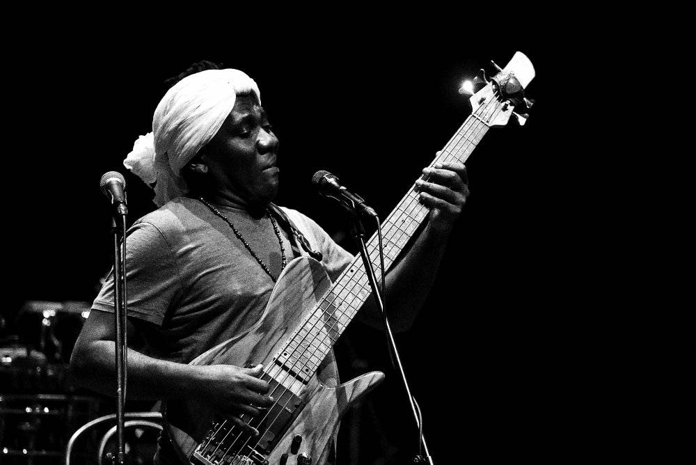 Kamerunský hudebník Richard Bona, přezdívaný 