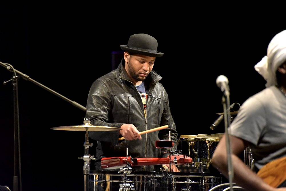 Kamerunský hudebník Richard Bona, přezdívaný 