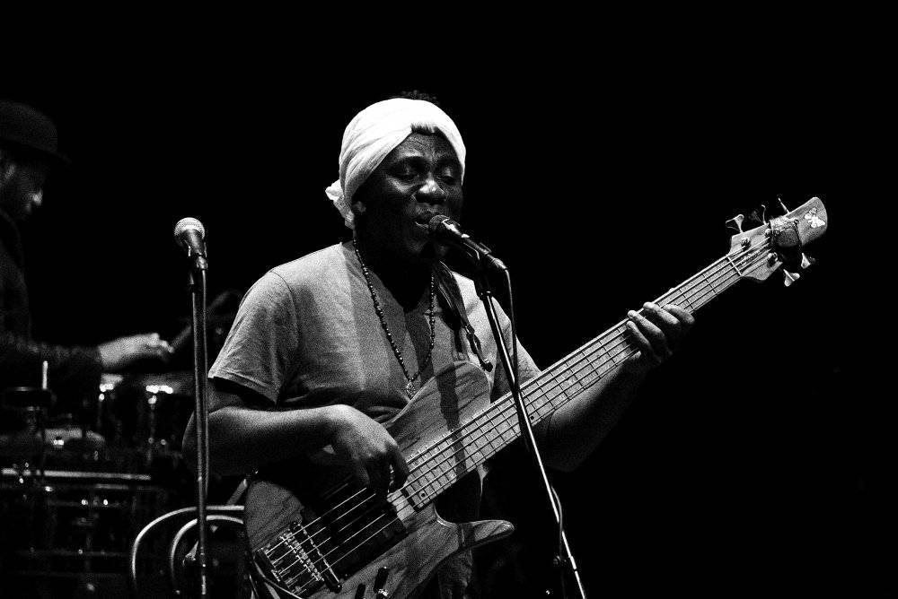 Kamerunský hudebník Richard Bona, přezdívaný 