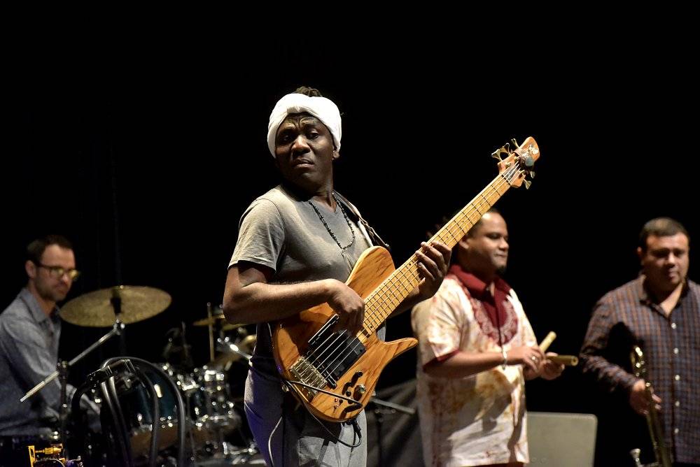 Kamerunský hudebník Richard Bona, přezdívaný 