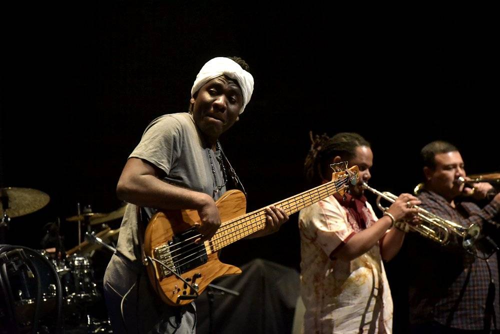 Kamerunský hudebník Richard Bona, přezdívaný 