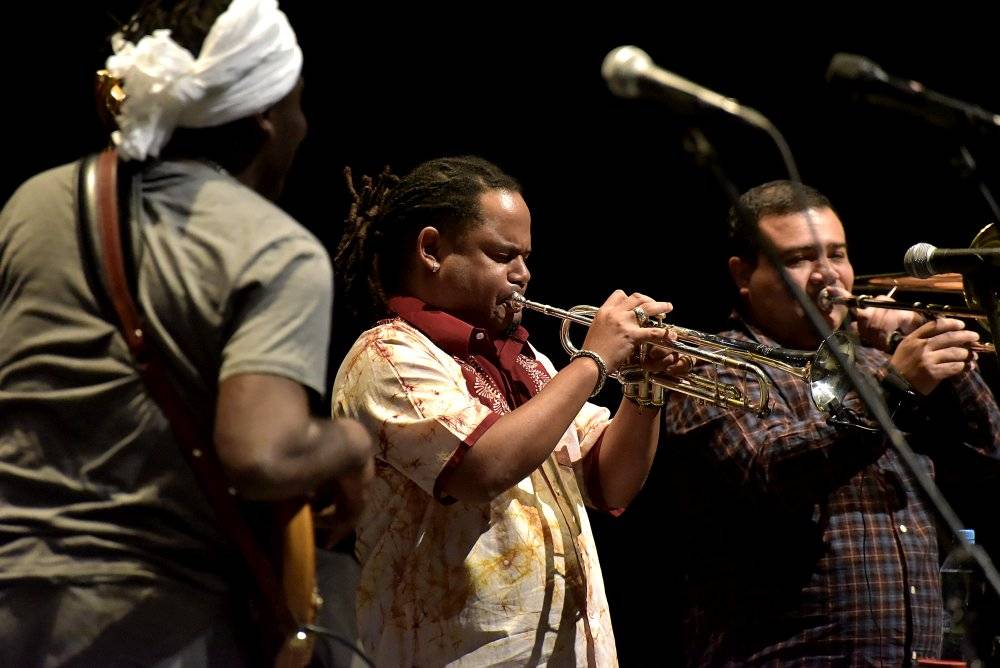 Kamerunský hudebník Richard Bona, přezdívaný 