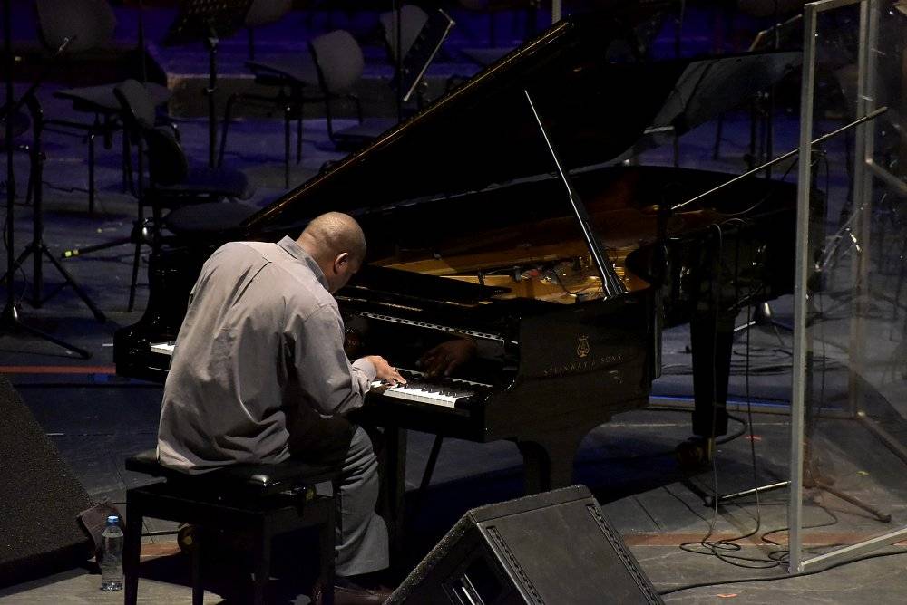 Kamerunský hudebník Richard Bona, přezdívaný 