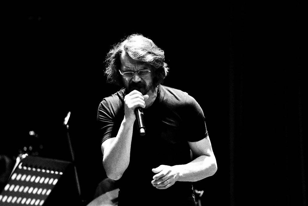 Kamerunský hudebník Richard Bona, přezdívaný 