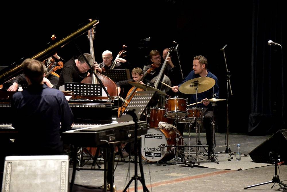 Kamerunský hudebník Richard Bona, přezdívaný 